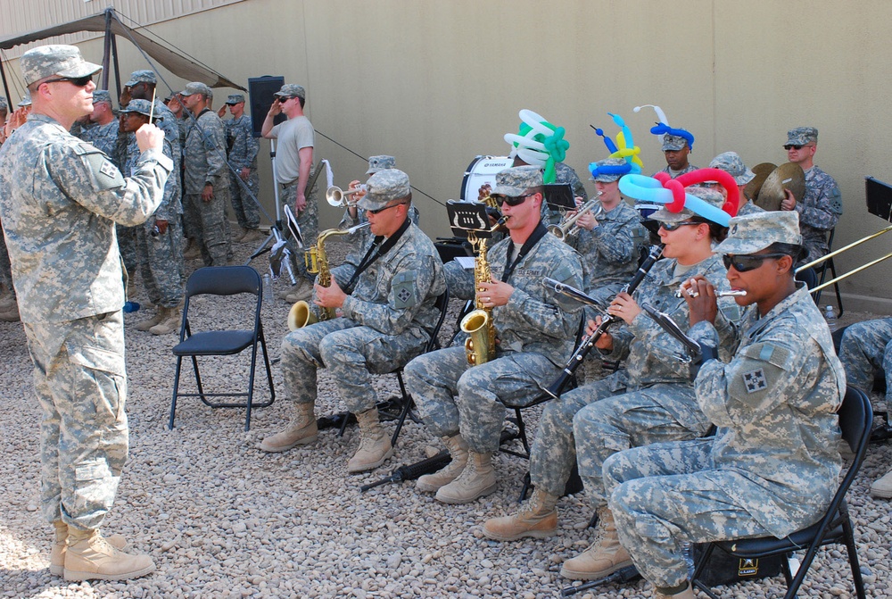 MND-B, 4th Inf. Div. Soldiers gallop to glory in 1st running of the 138th Kentucky Derby in Iraq
