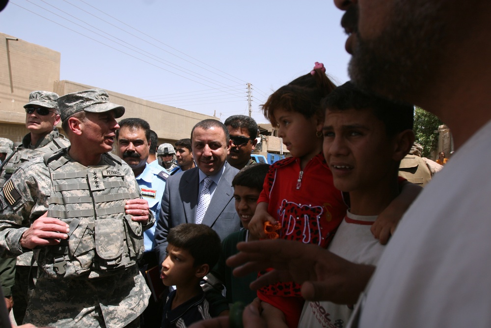 MNF-I Commander visits Island Warriors, tours battlefield