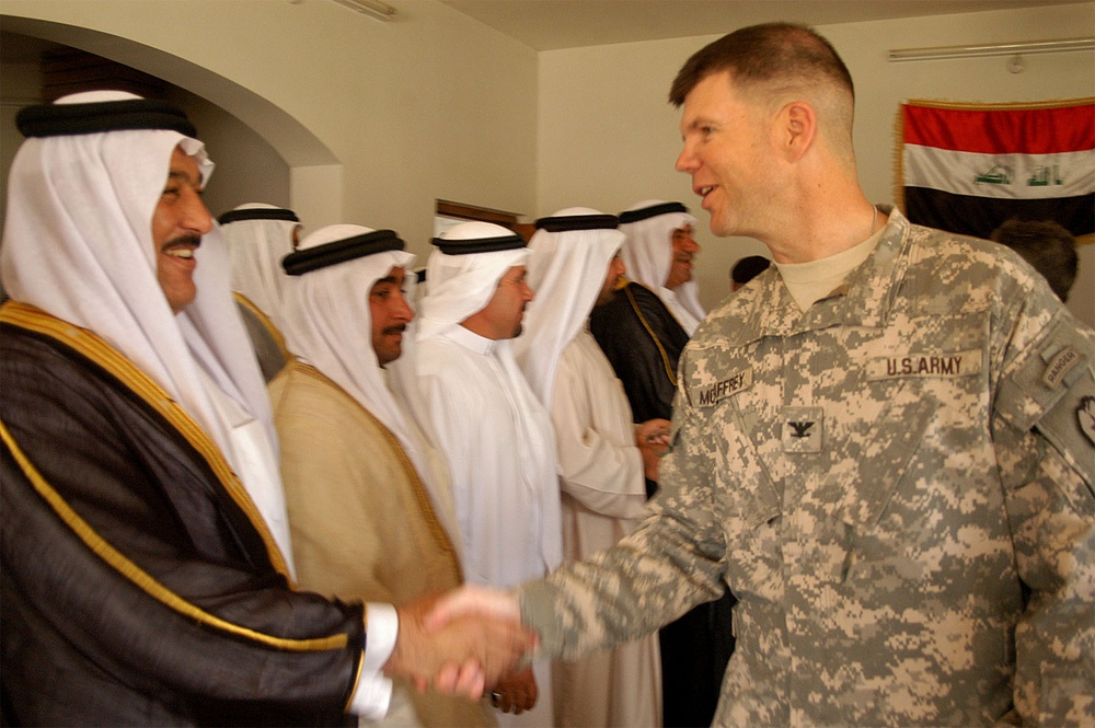 MND-B Soldiers strengthen ties with SoI leaders