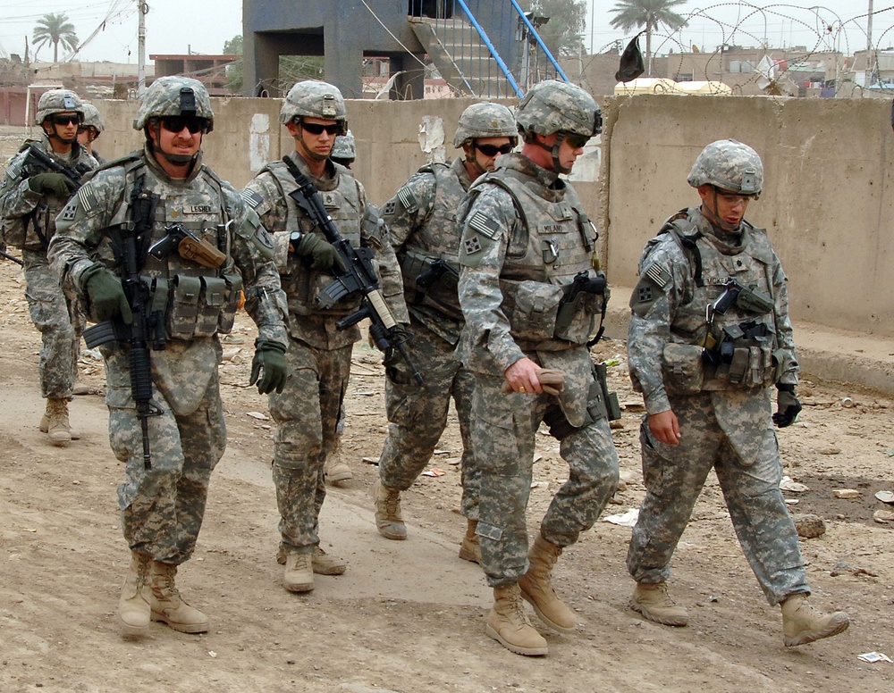 MND-B deputy CG tours proposed water distribution site in eastern Baghdad