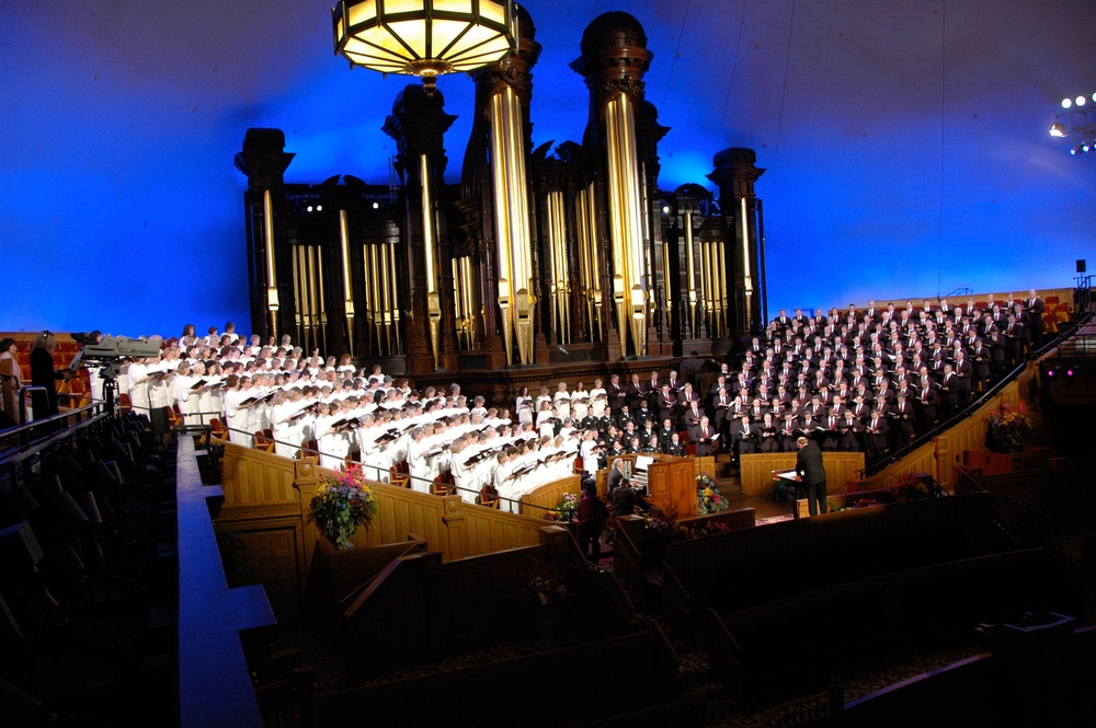 Sea Chanters performs with the Mormon Tabernacle Choir