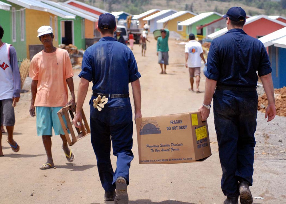 USS Frank Cable Sailors assist newly built Philippine village