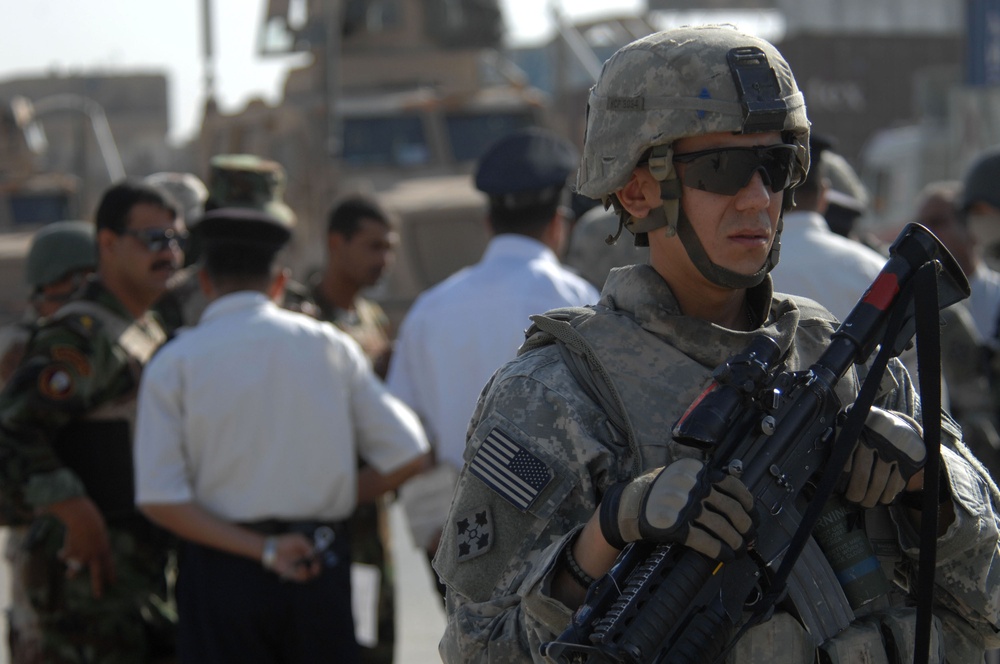 Iraqis get back to daily life in Sadr City
