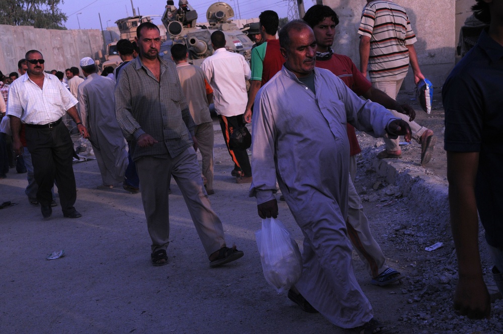 Iraqis get back to daily life in Sadr City