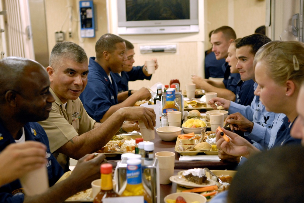 Master Chief Petty Officer of the Navy visits with Pearl Harbor Sailors.