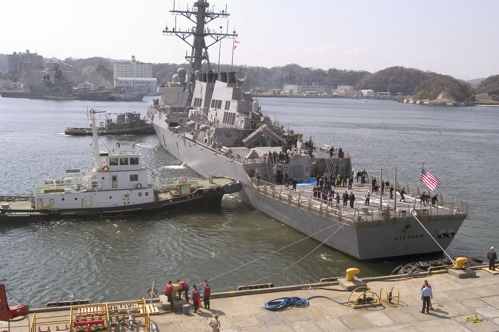 U.S. destroyers moor at Yokosuka