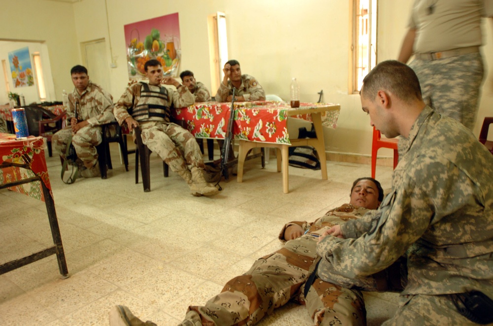 Rakkasan transition team teaches Iraqi army soldier skills