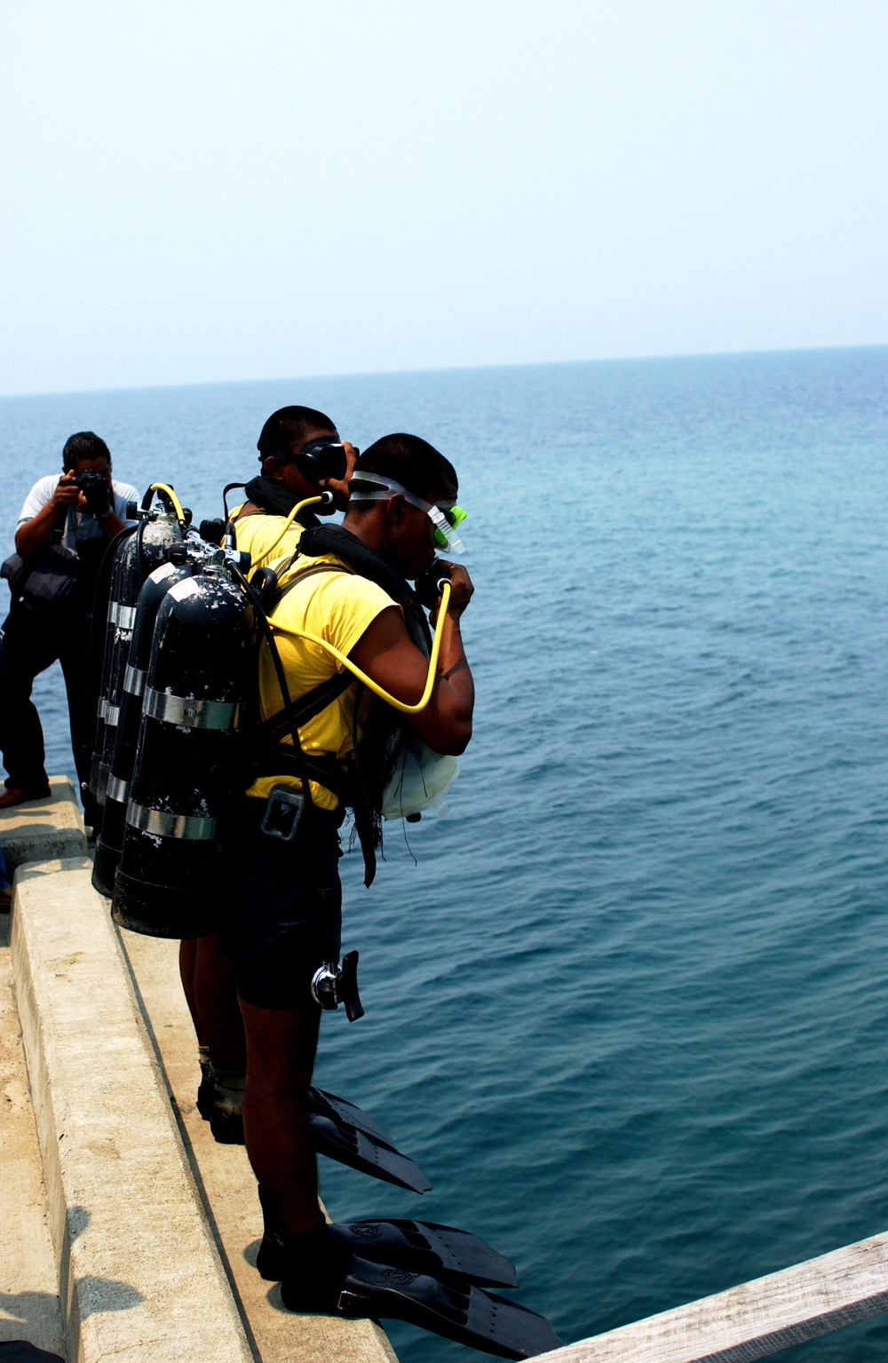 Honduran Navy Divers Struggle Through Confidence Course