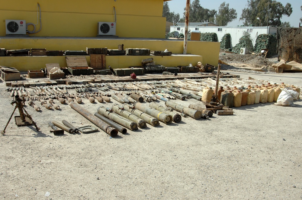 Soldiers discover weapons cache