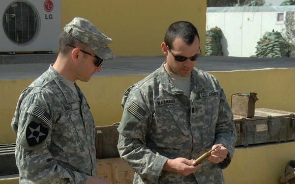 Soldiers discovers weapons cache