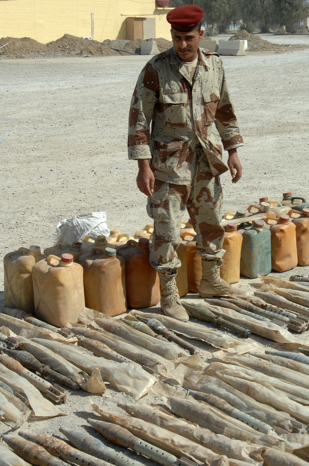 Soldiers discovers weapons cache