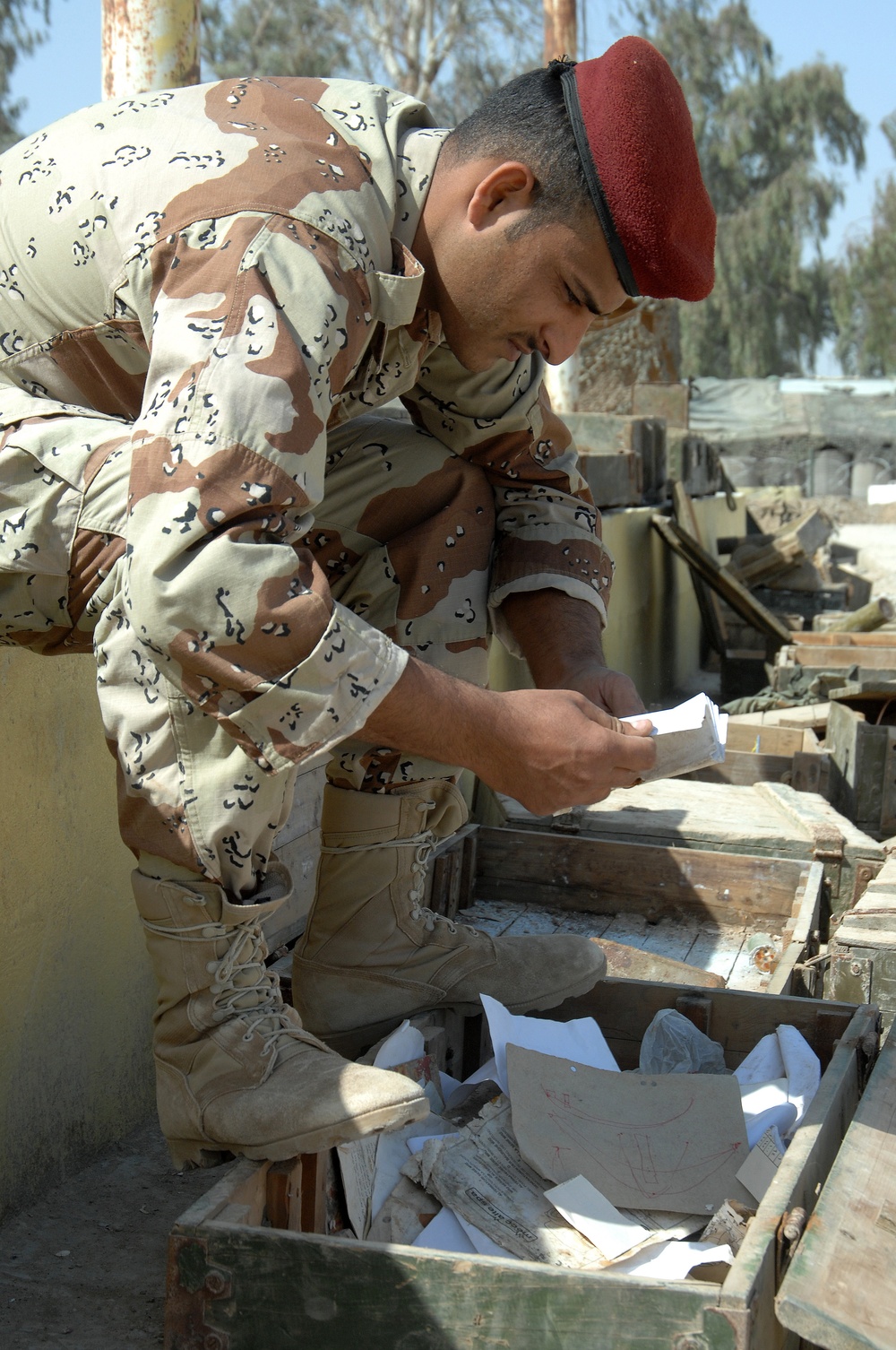 Soldiers discovers weapons cache