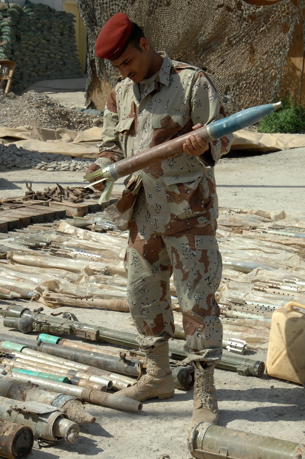 Soldiers discovers weapons cache