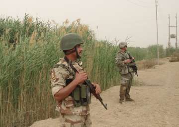 Joint patrol with Iraqi Army builds capacity