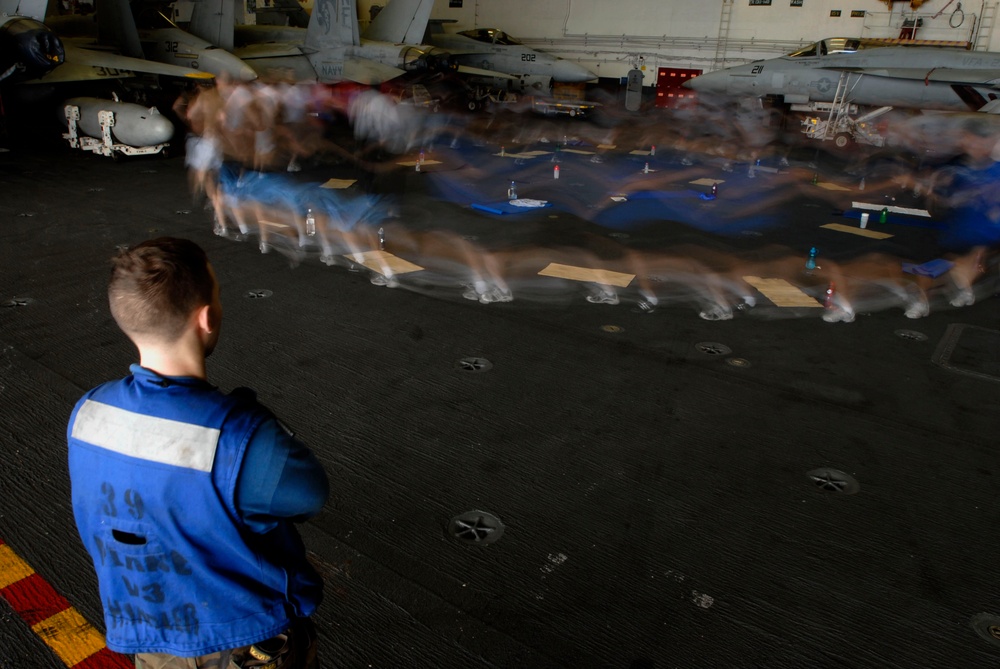 Sailors stay in shape aboard the USS Kitty Hawk