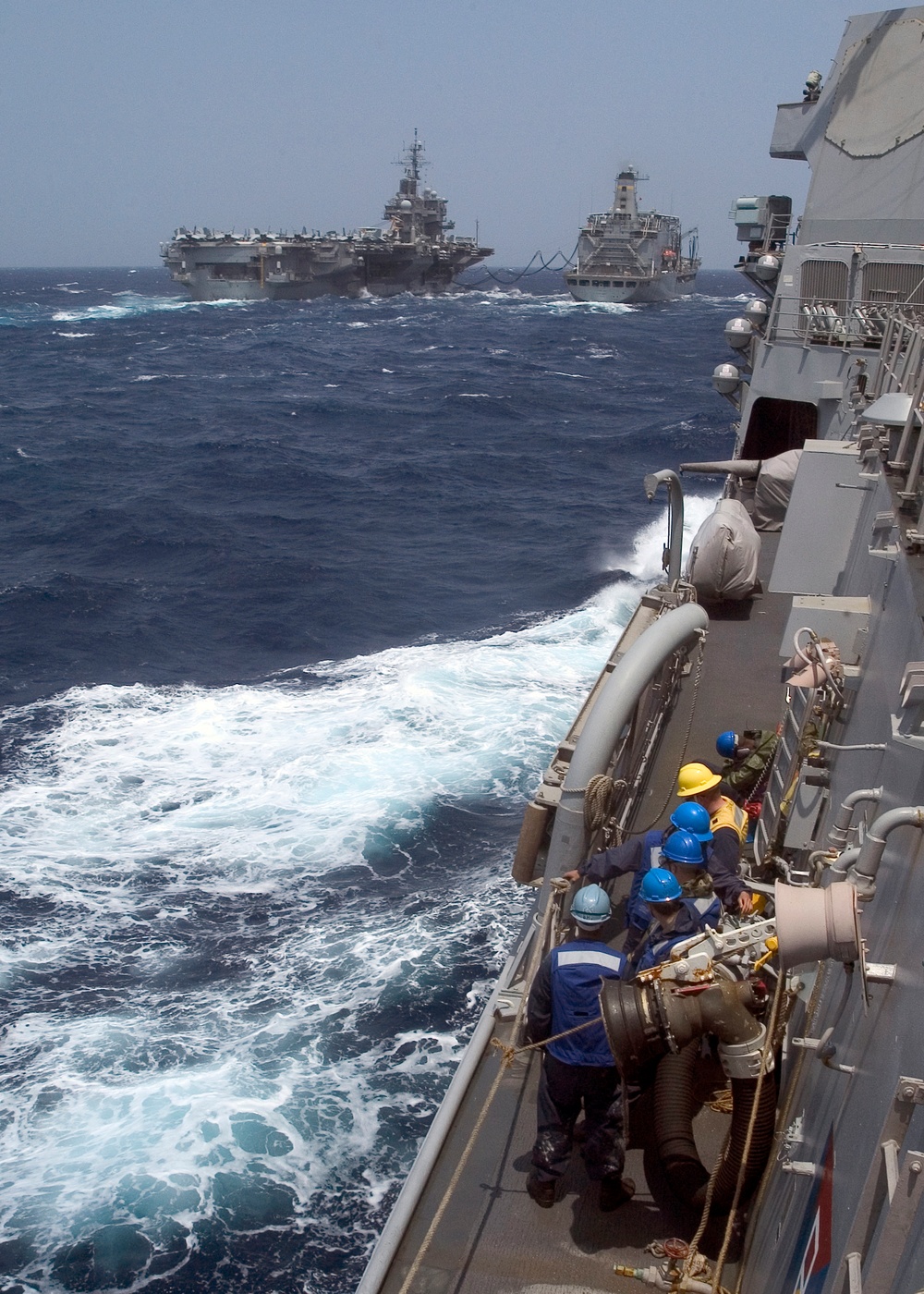 USS Lassen lines up for supplies