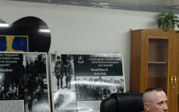 Strike Soldiers talk with Families at Fort Campbell on Mother's Day