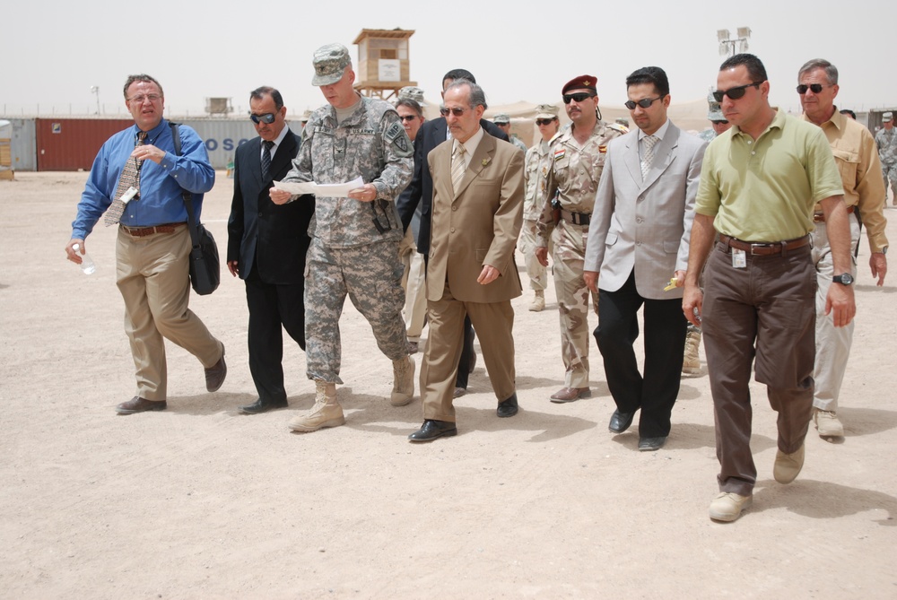 Dr. Mowaffak al-Rubaie visits Camp Bucca, Iraq