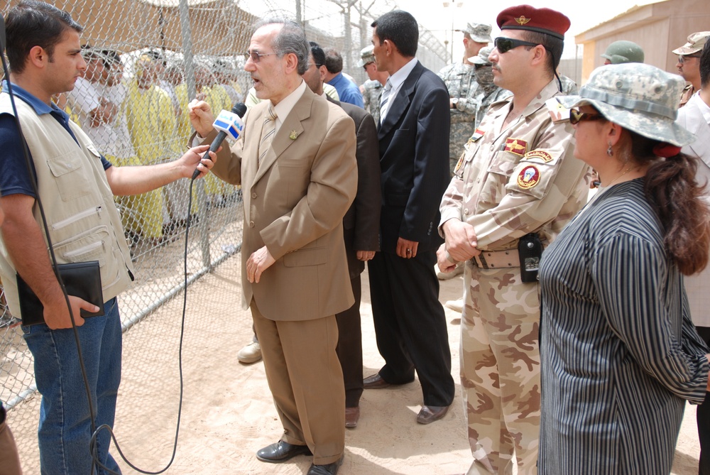 Dr. Mowaffak al-Rubaie visits Camp Bucca, Iraq