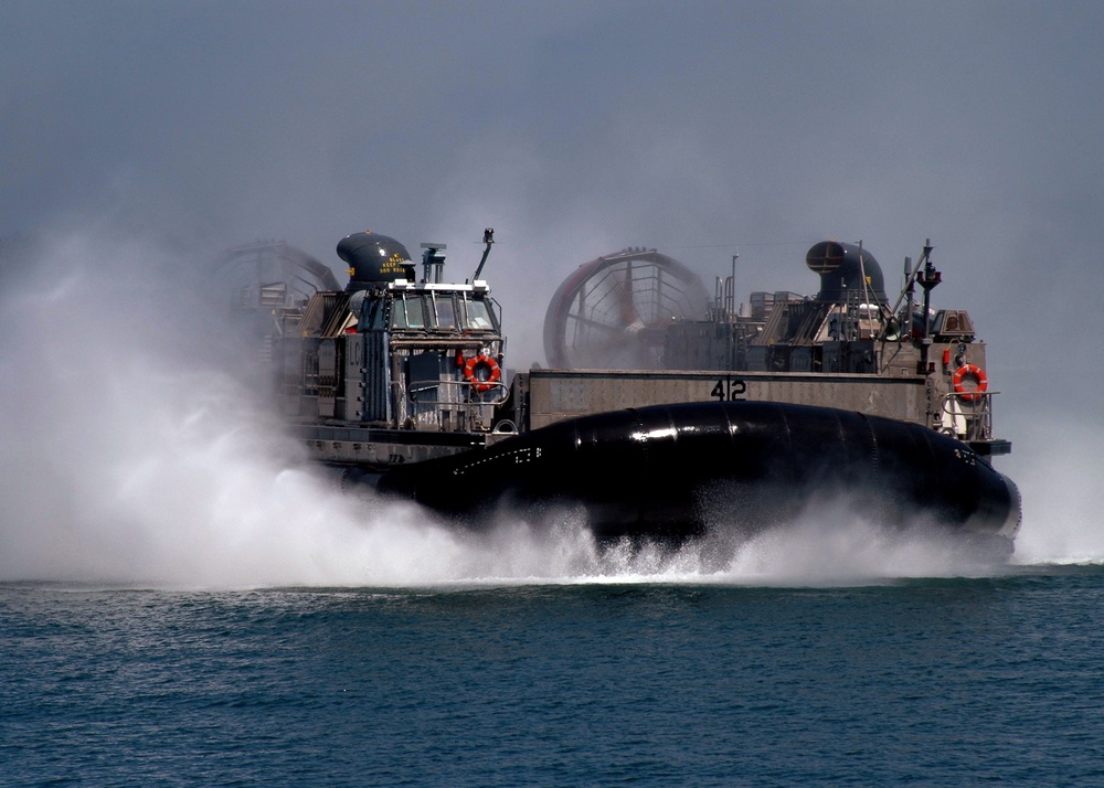 Navy landing craft shows it's stuff for San Diego Fleet Week '08