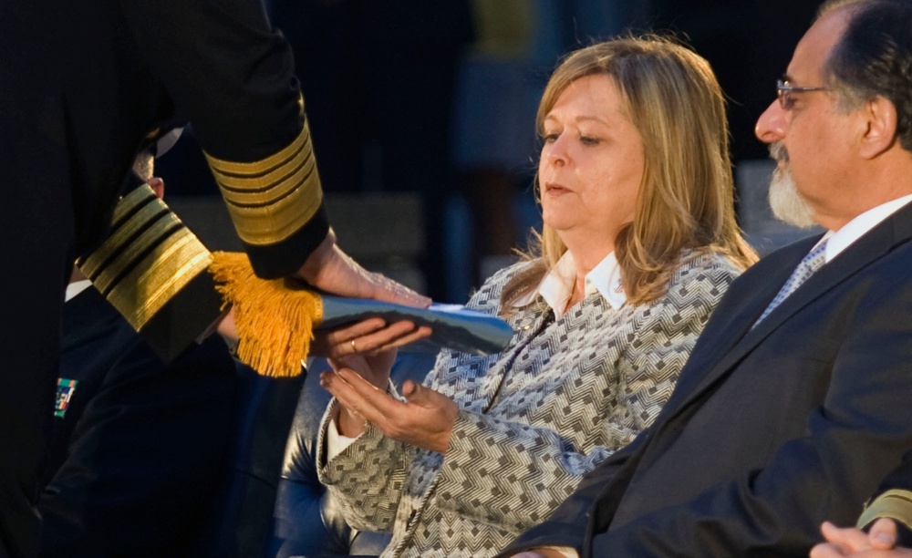 Medal of Honor presented to Navy Seal's family