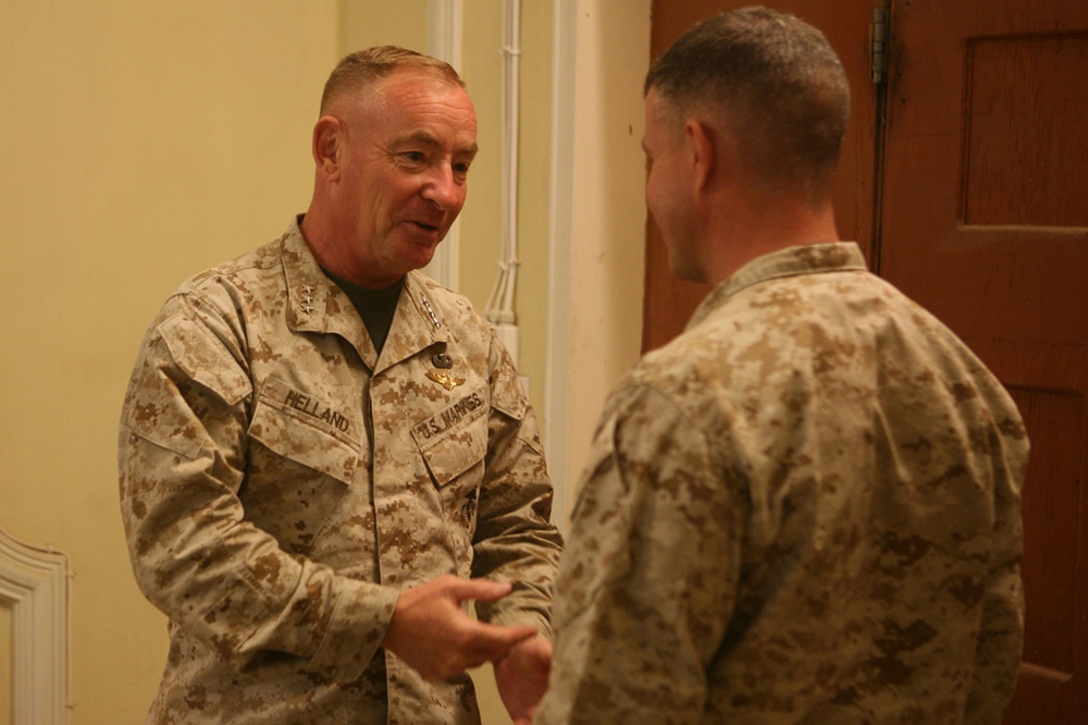 MARCENT CG assesses progress, discusses operations in al Anbar