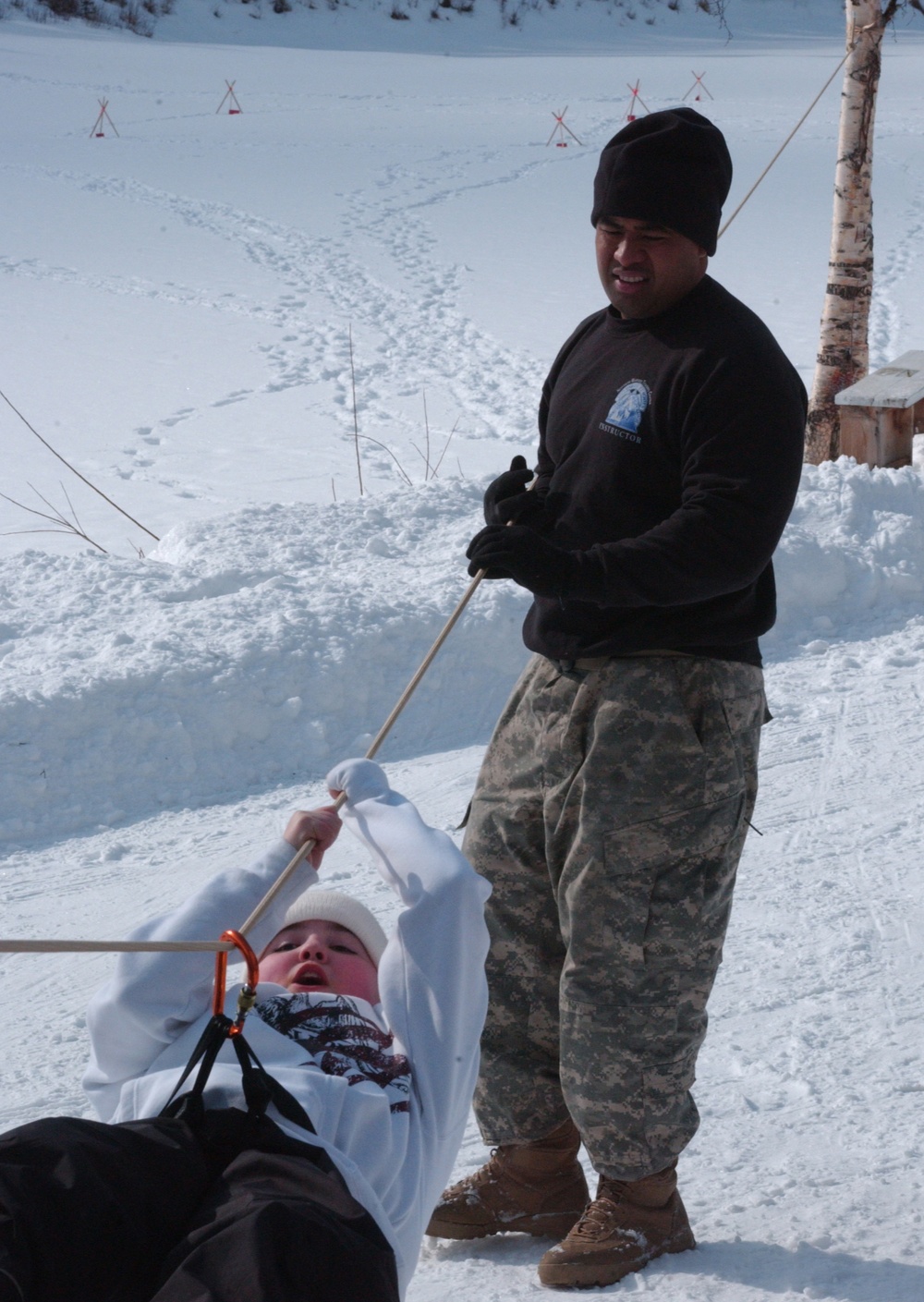 Army instructors teach elementary kids