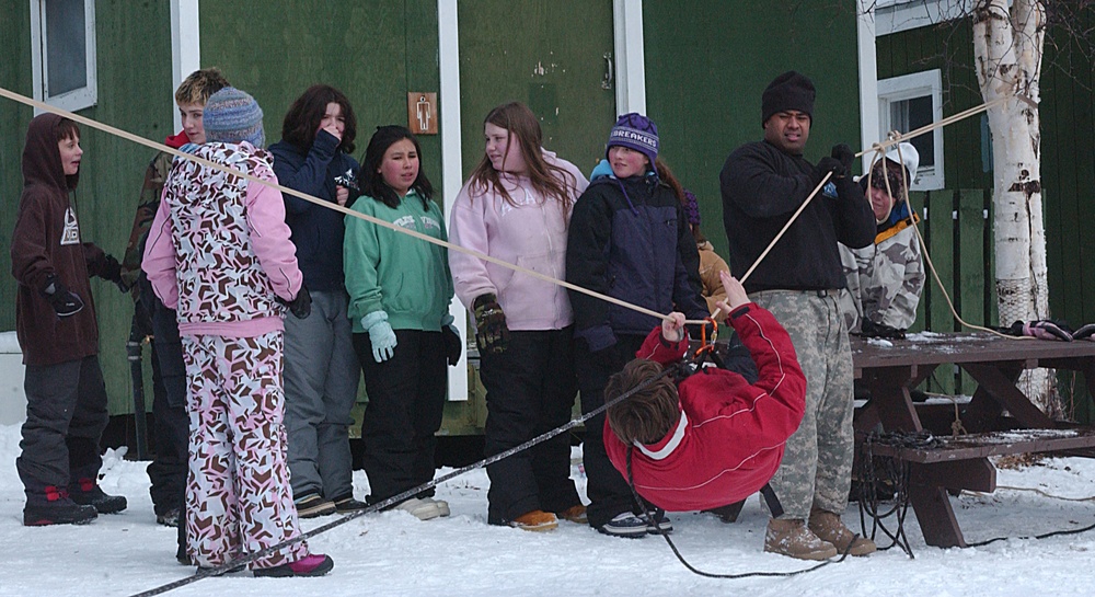 Army instructors teach elementary kids
