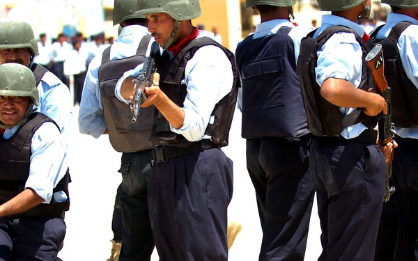 Over 300 Sons of Iraq graduate Iraqi Police training in Kirkuk
