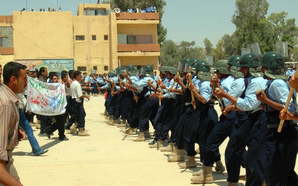Over 300 Sons of Iraq graduate Iraqi Police training in Kirkuk