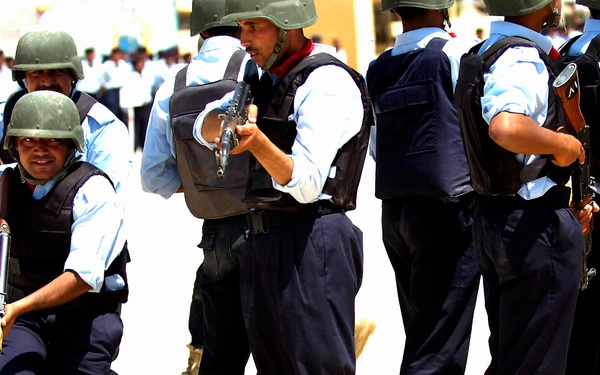 More Than 300 'Sons of Iraq' Graduate Police Training in Kirkuk