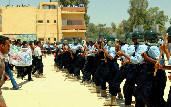 More Than 300 'Sons of Iraq' Graduate Police Training in Kirkuk