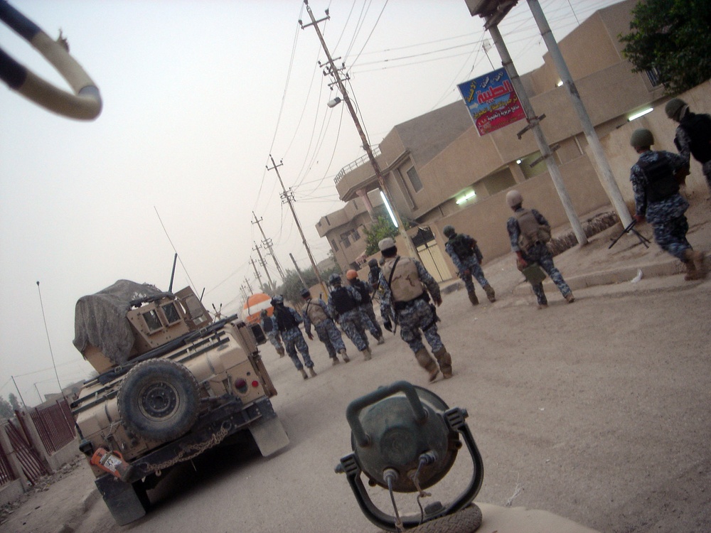 Iraqi Army, National Police Join Together; Find Weapons Cache