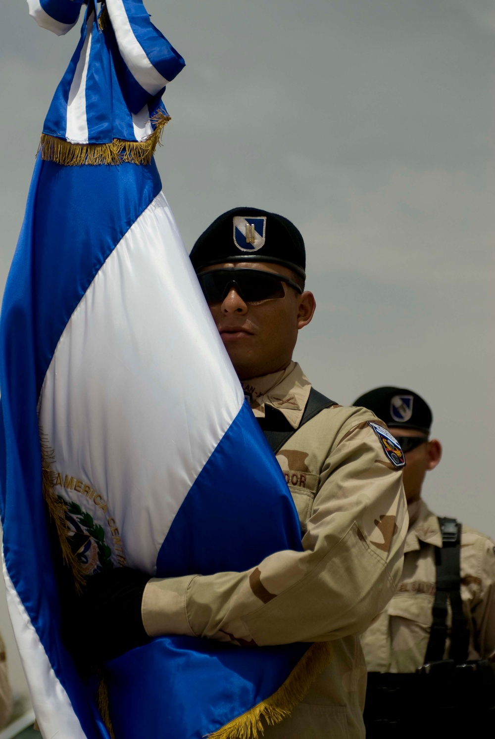 Salvadoran dignitaries visit Cuscatlan Battalion