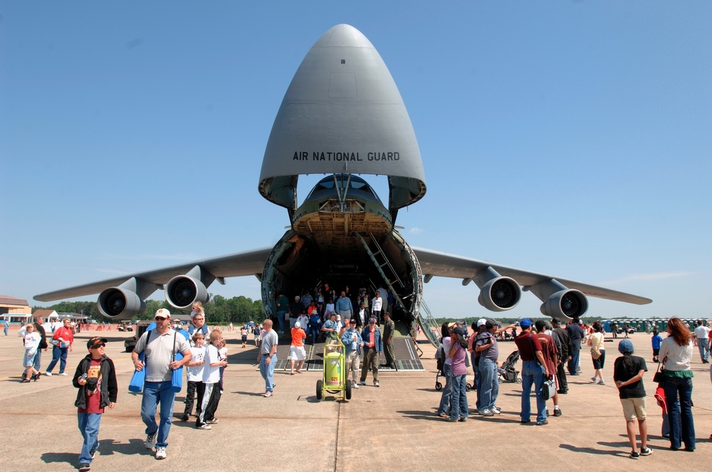 Air Show Celebrates Berlin Airlift Anniversary