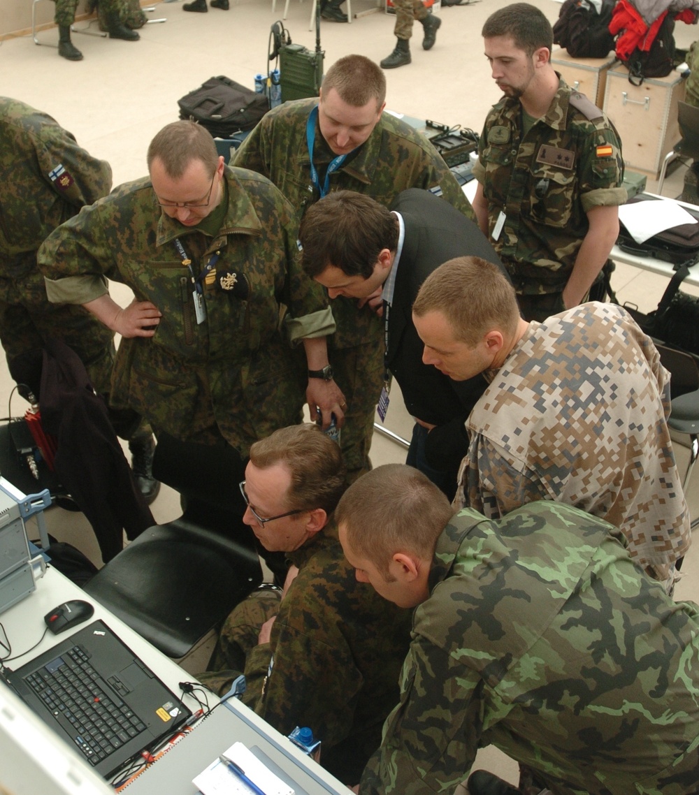 German Support soldiers perform logistic juggling act