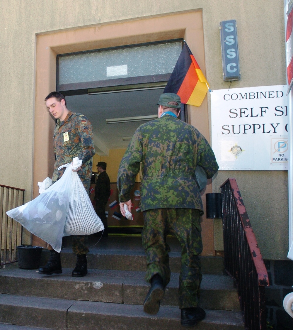 German Support soldiers perform logistic juggling act