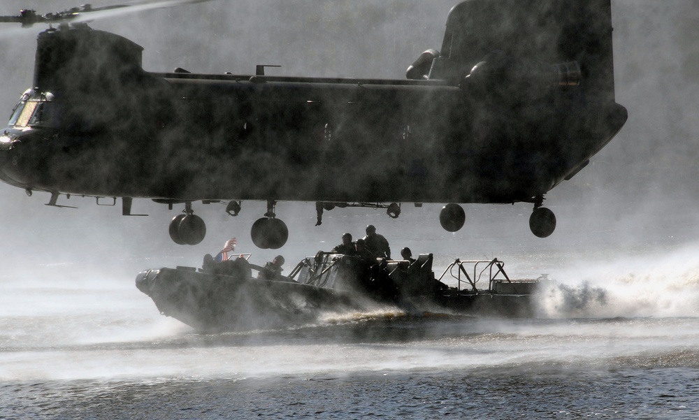 CH-470 hovers over Pearl River during maritime external air transport system