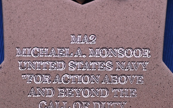Navy SEAL receives Medal of Honor