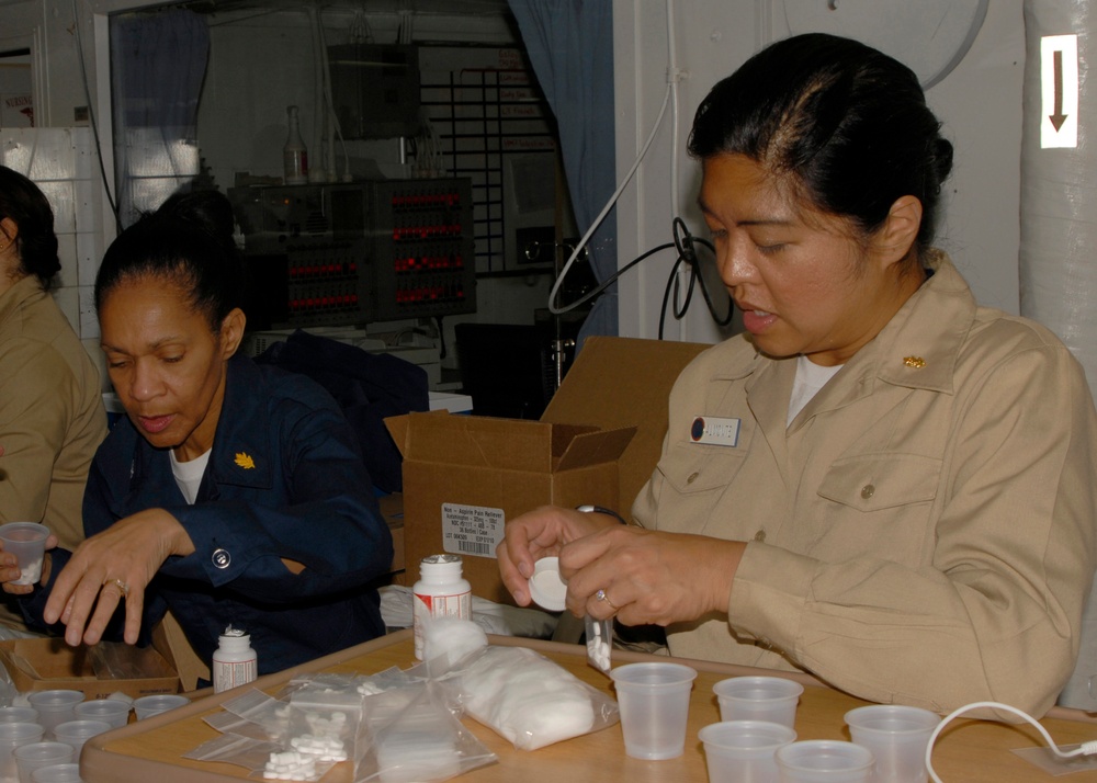 USS Boxer nurses prepare medications for Guatemala humanitarian mission