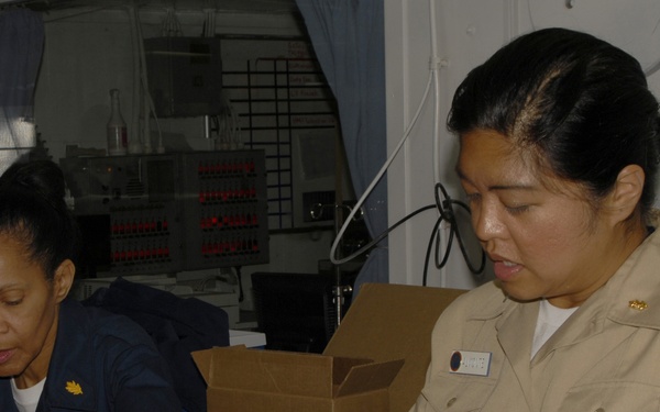 USS Boxer nurses prepare medications for Guatemala humanitarian mission