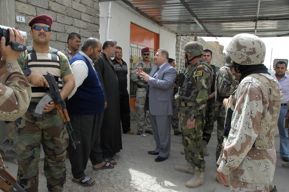 Mayor of Mosul Speaks to Locals