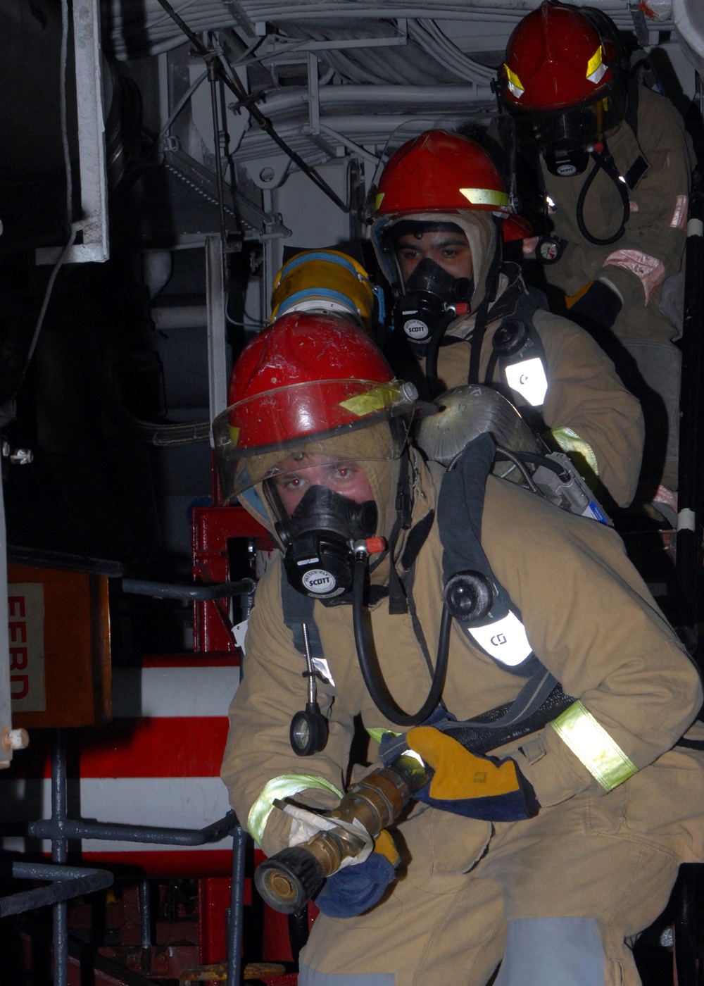 USS Peleliu Sailors practice fighting simulated fires