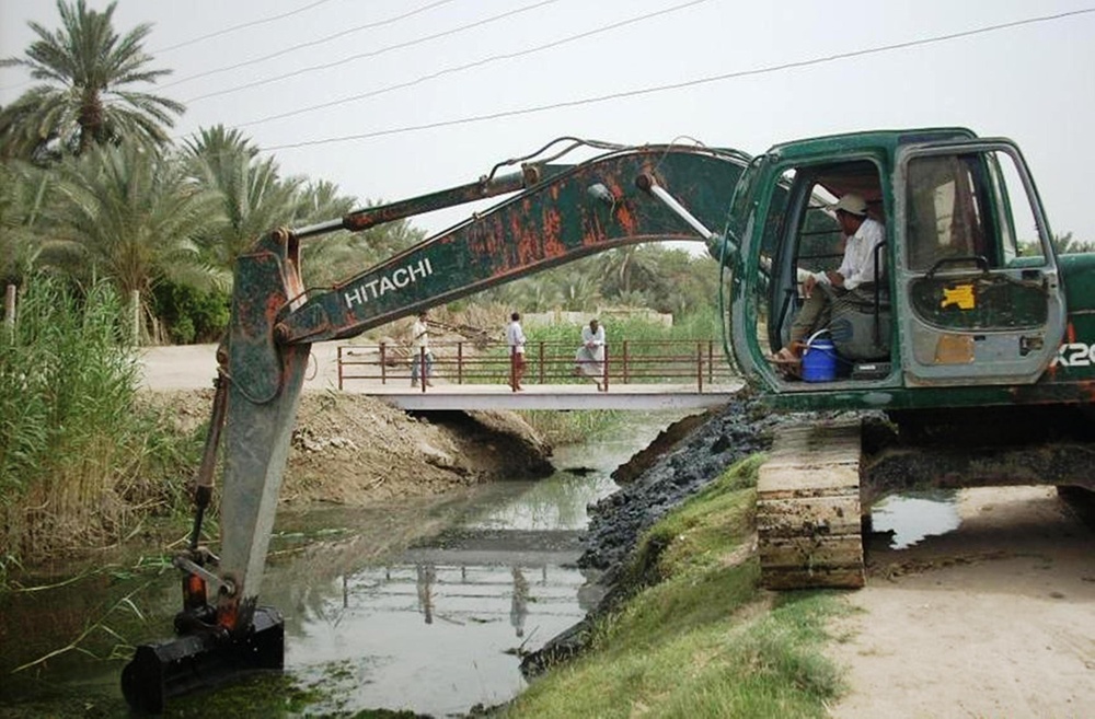 Iraqi government funds canal cleaning