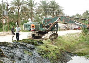 Iraqi government funds canal cleaning