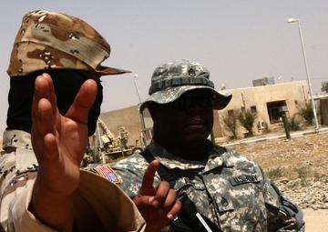 Screaming Eagles teach Iraqi army soldiers to drive