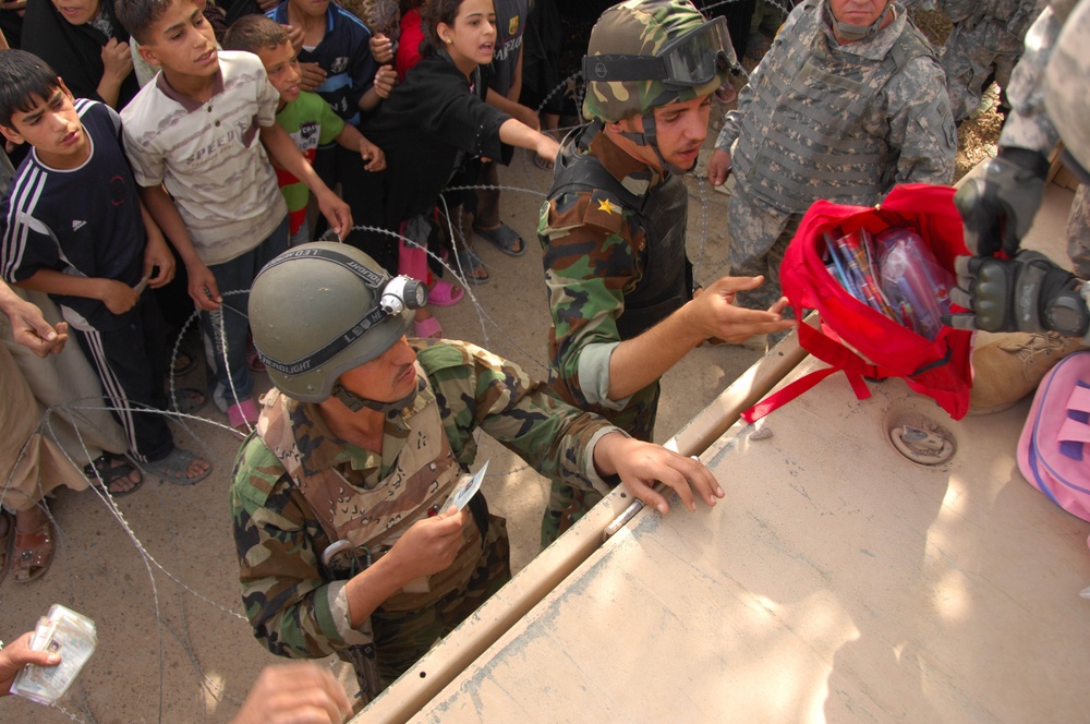 U.S. Soldiers assist in humanitarian aid mission in Iraq