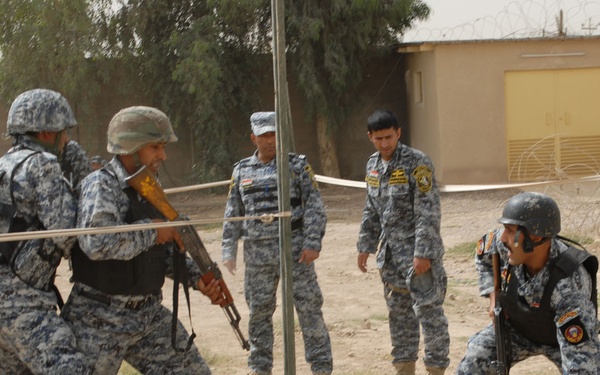 National Policemen Conduct Tactical Clearance Training