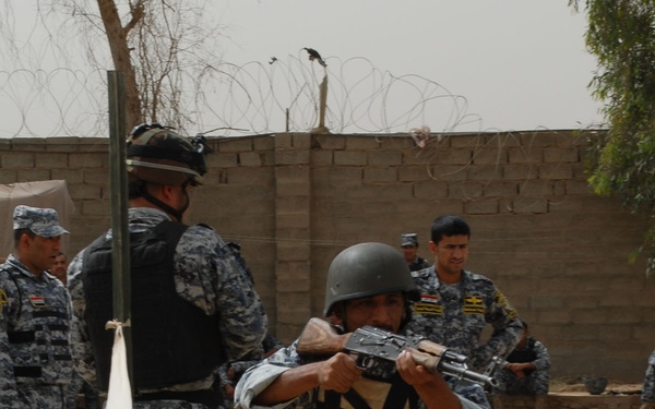 National policemen conduct tactical clearance training
