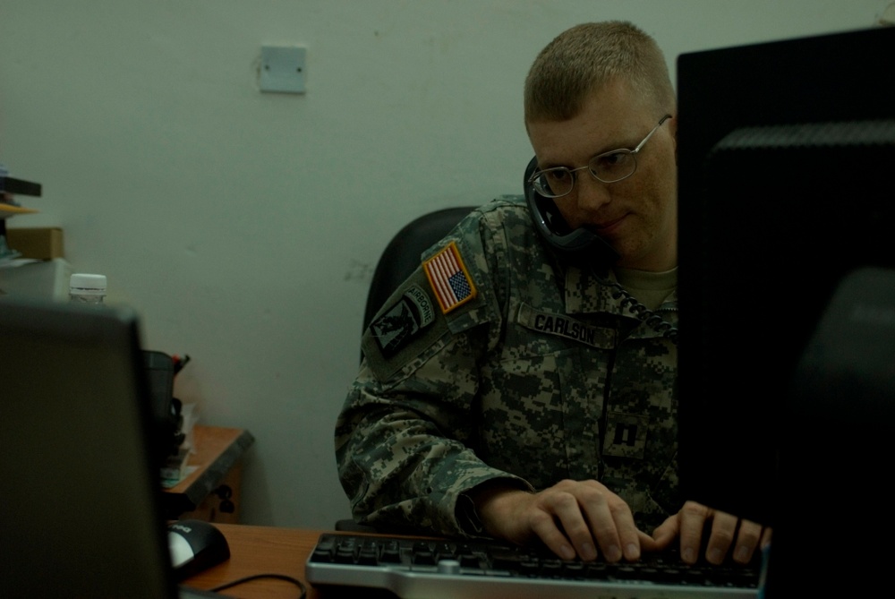 Soldiers provide communications, support